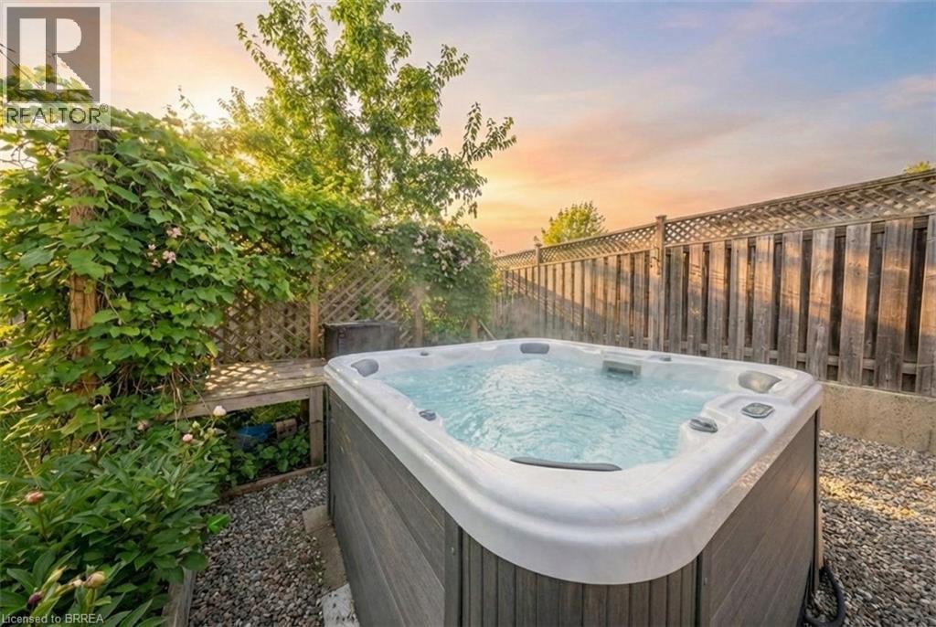 330 East 18Th Street, Hamilton, ON - Outdoor