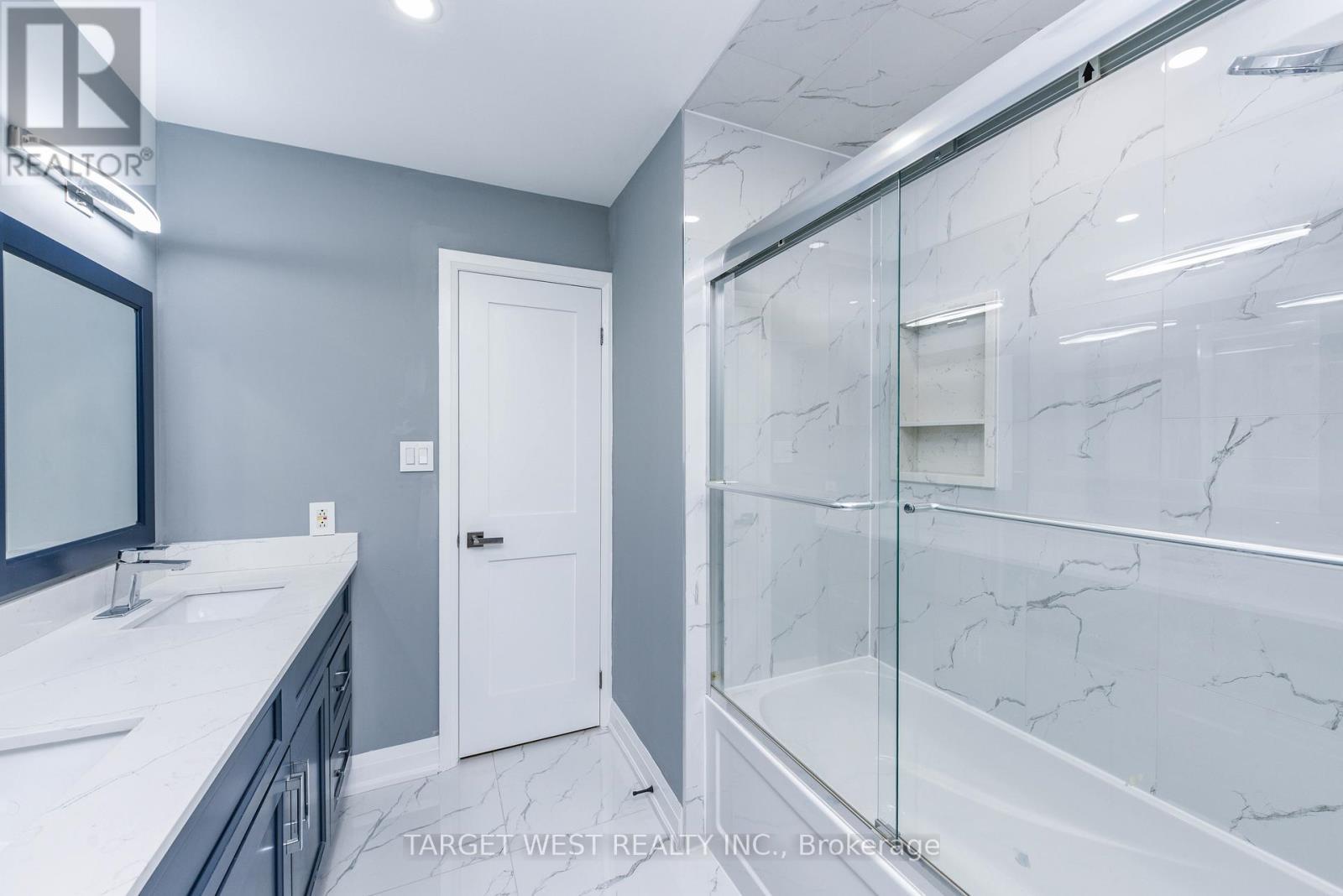 1263 Crestdale Road, Mississauga, ON - Indoor Photo Showing Bathroom