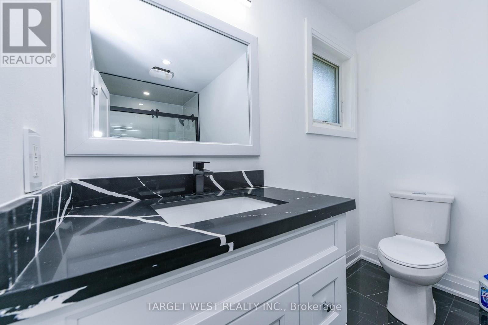 1263 Crestdale Road, Mississauga, ON - Indoor Photo Showing Bathroom