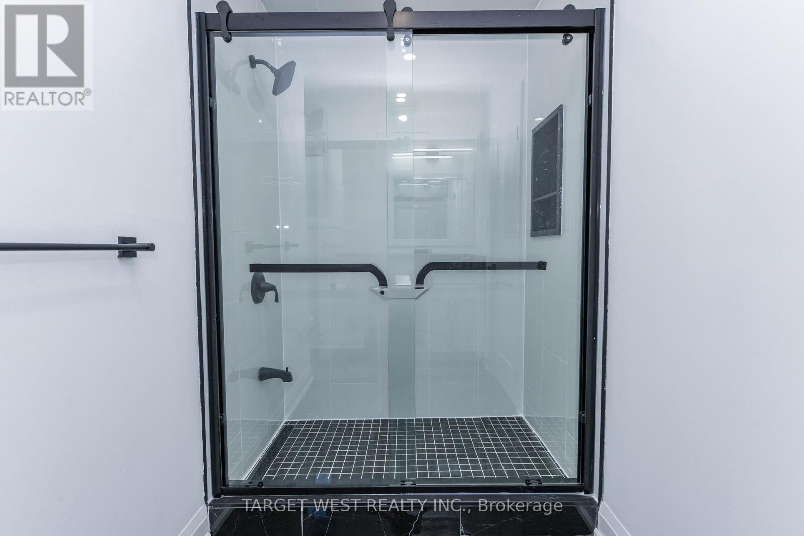 1263 Crestdale Road, Mississauga, ON - Indoor Photo Showing Bathroom