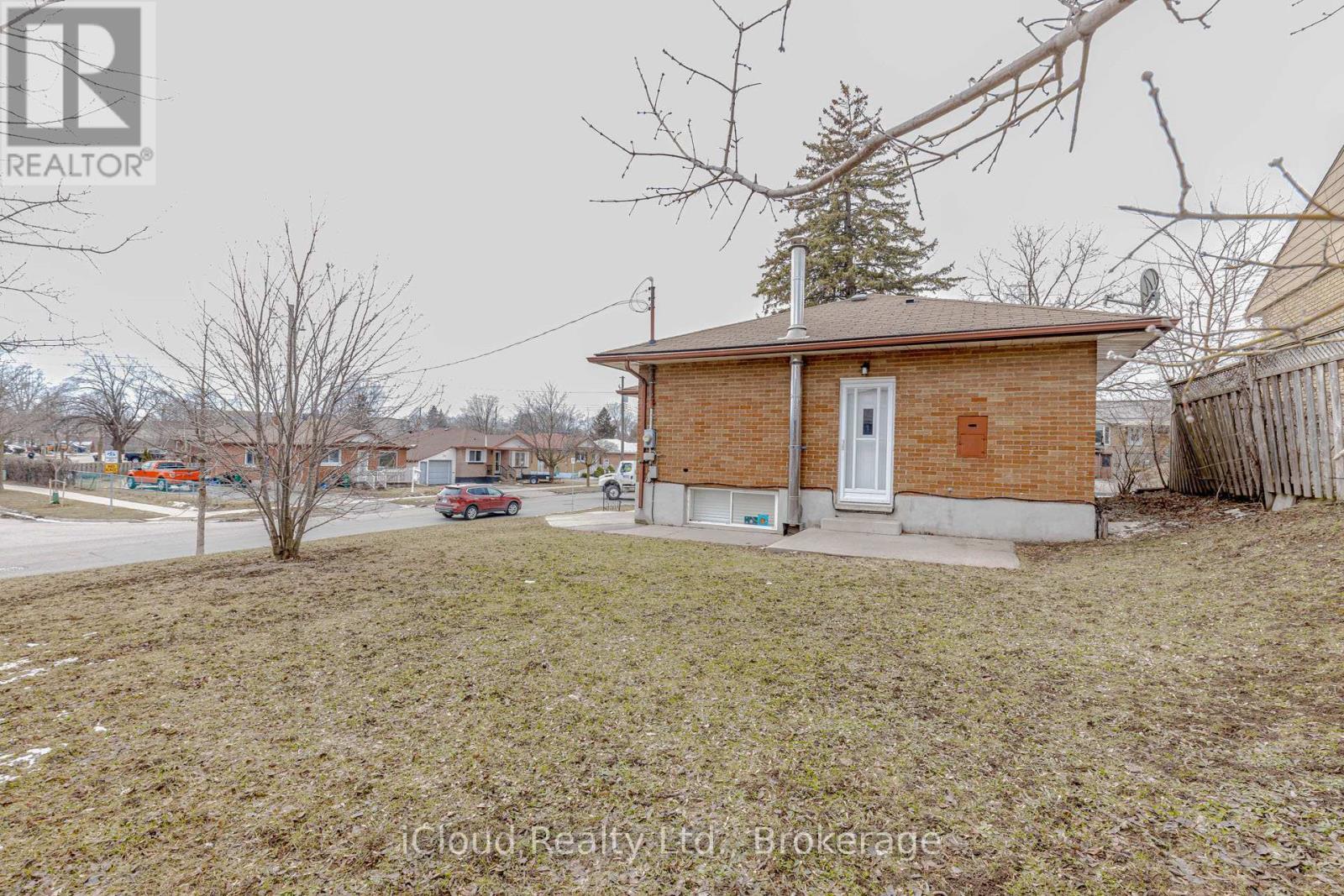 28 Hoffman Street, Kitchener, ON - Outdoor