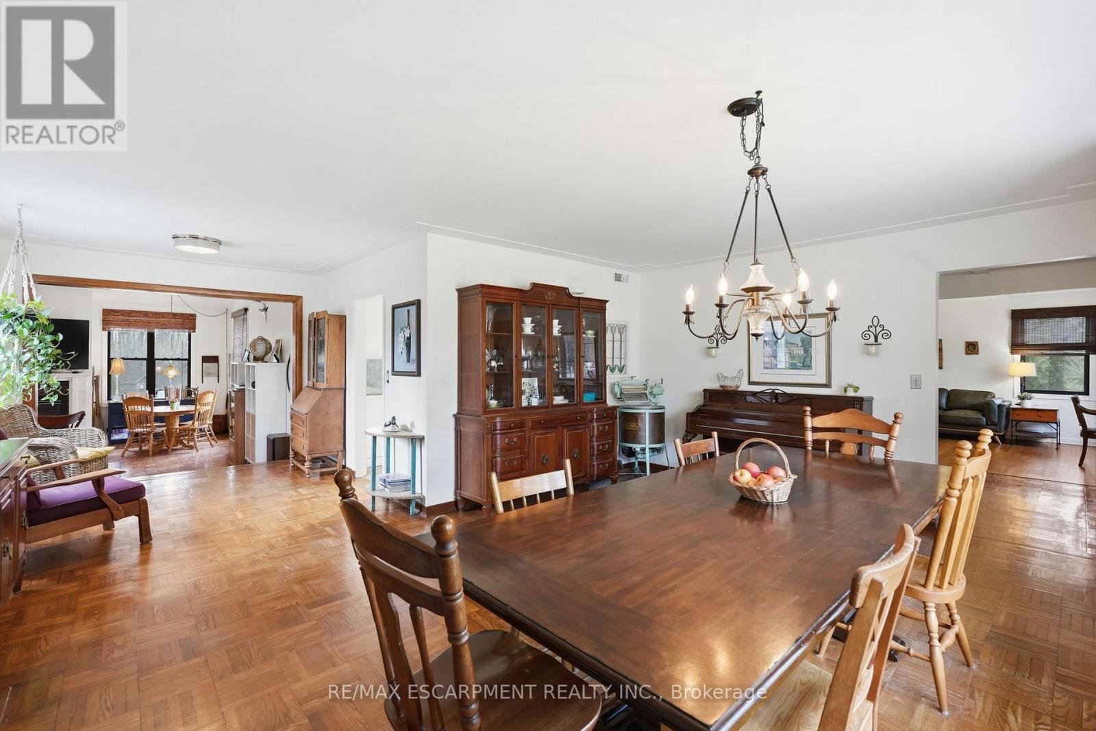 222 Concession 11 E, Hamilton, ON - Indoor Photo Showing Dining Room