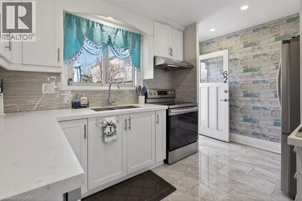62 Palmer Road, Hamilton, ON - Indoor Photo Showing Kitchen With Double Sink