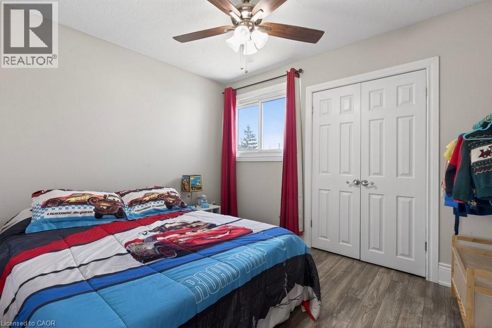 62 Palmer Road, Hamilton, ON - Indoor Photo Showing Bedroom