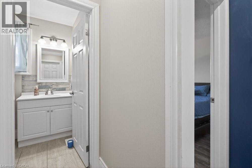 62 Palmer Road, Hamilton, ON - Indoor Photo Showing Bathroom