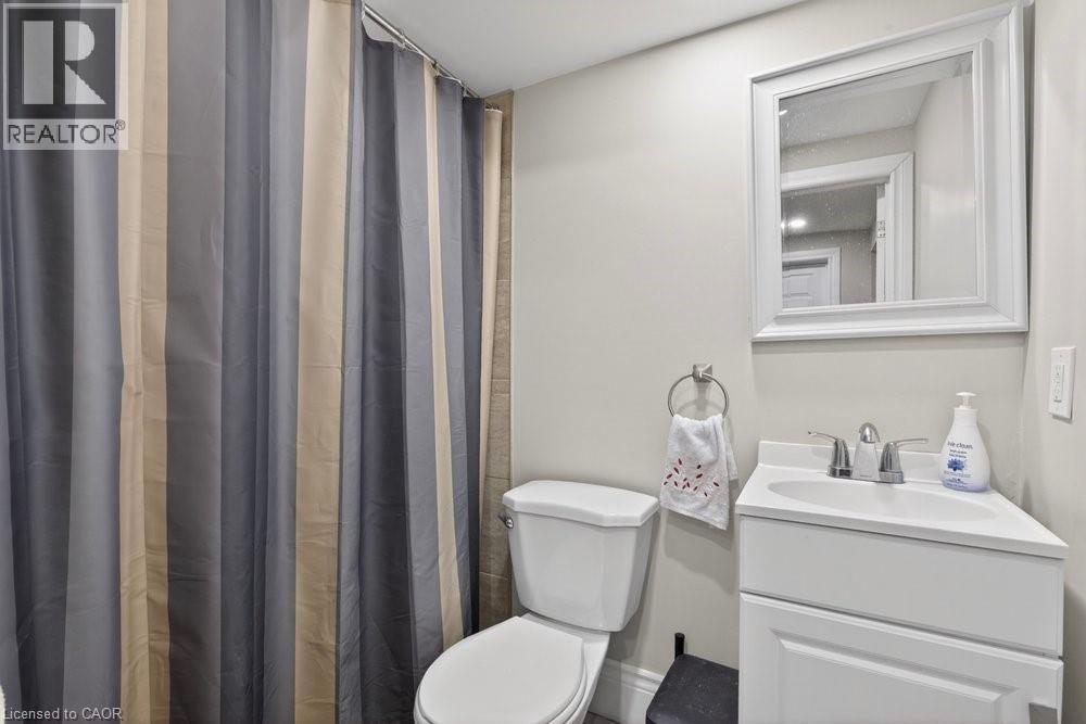 62 Palmer Road, Hamilton, ON - Indoor Photo Showing Bathroom