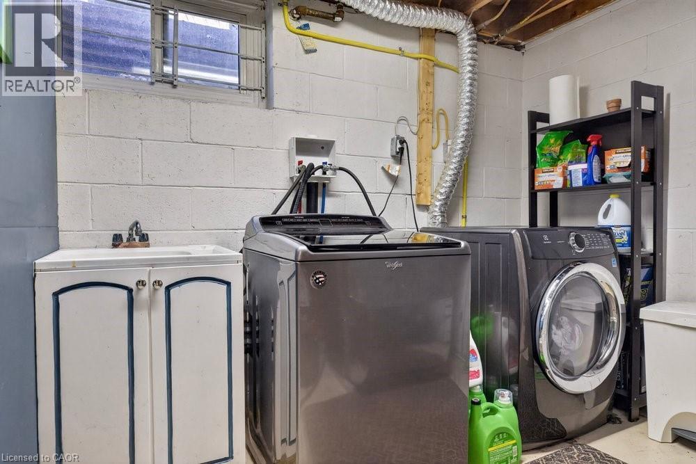 62 Palmer Road, Hamilton, ON - Indoor Photo Showing Laundry Room