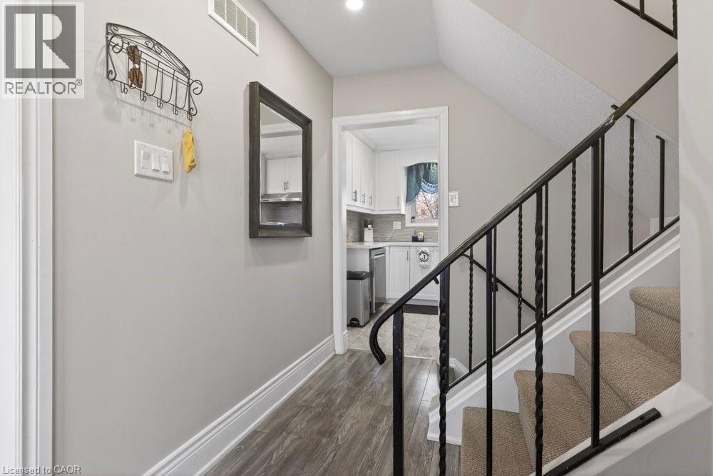 62 Palmer Road, Hamilton, ON - Indoor Photo Showing Other Room