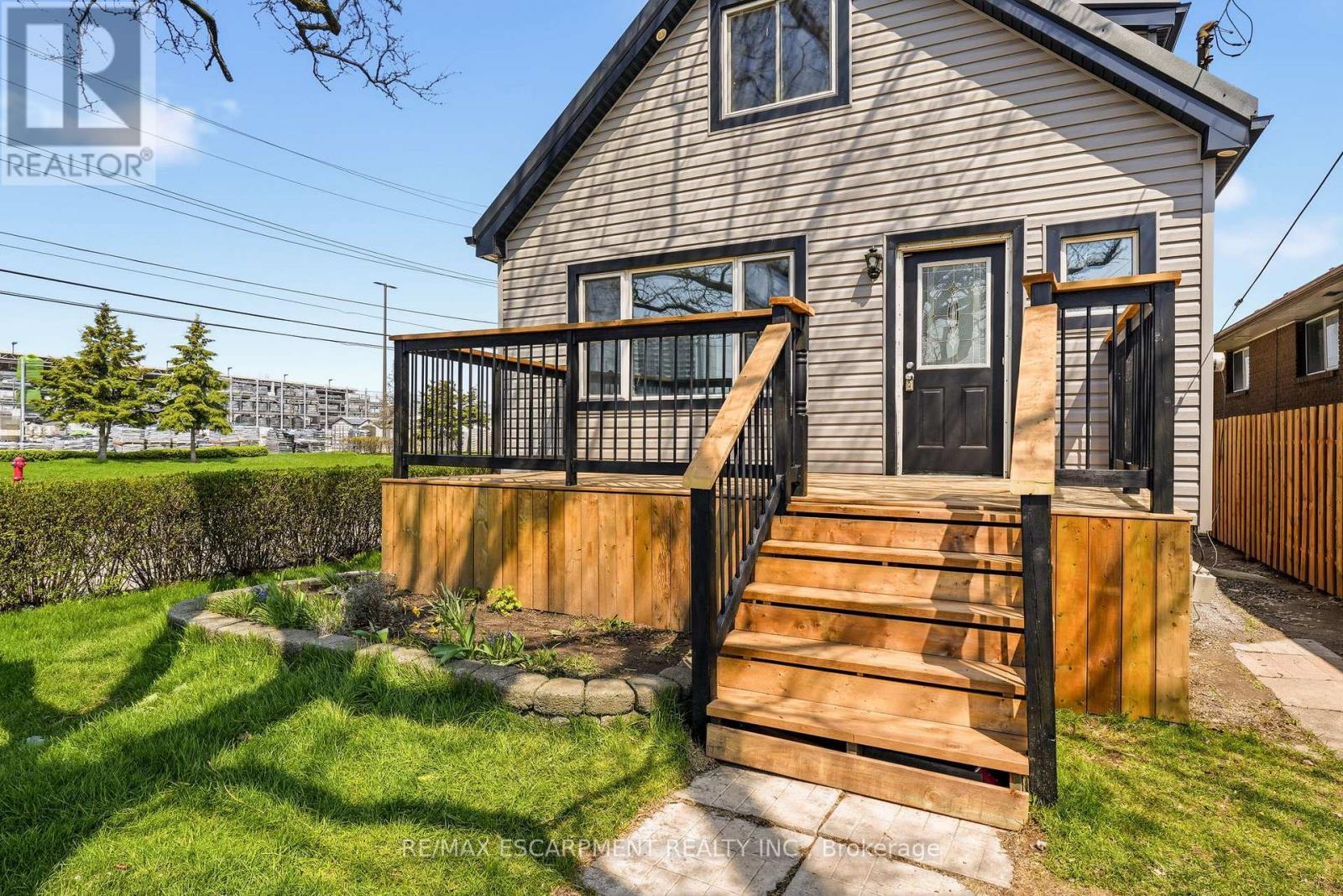 267 Vansitmart Avenue, Hamilton, ON - Outdoor With Deck Patio Veranda