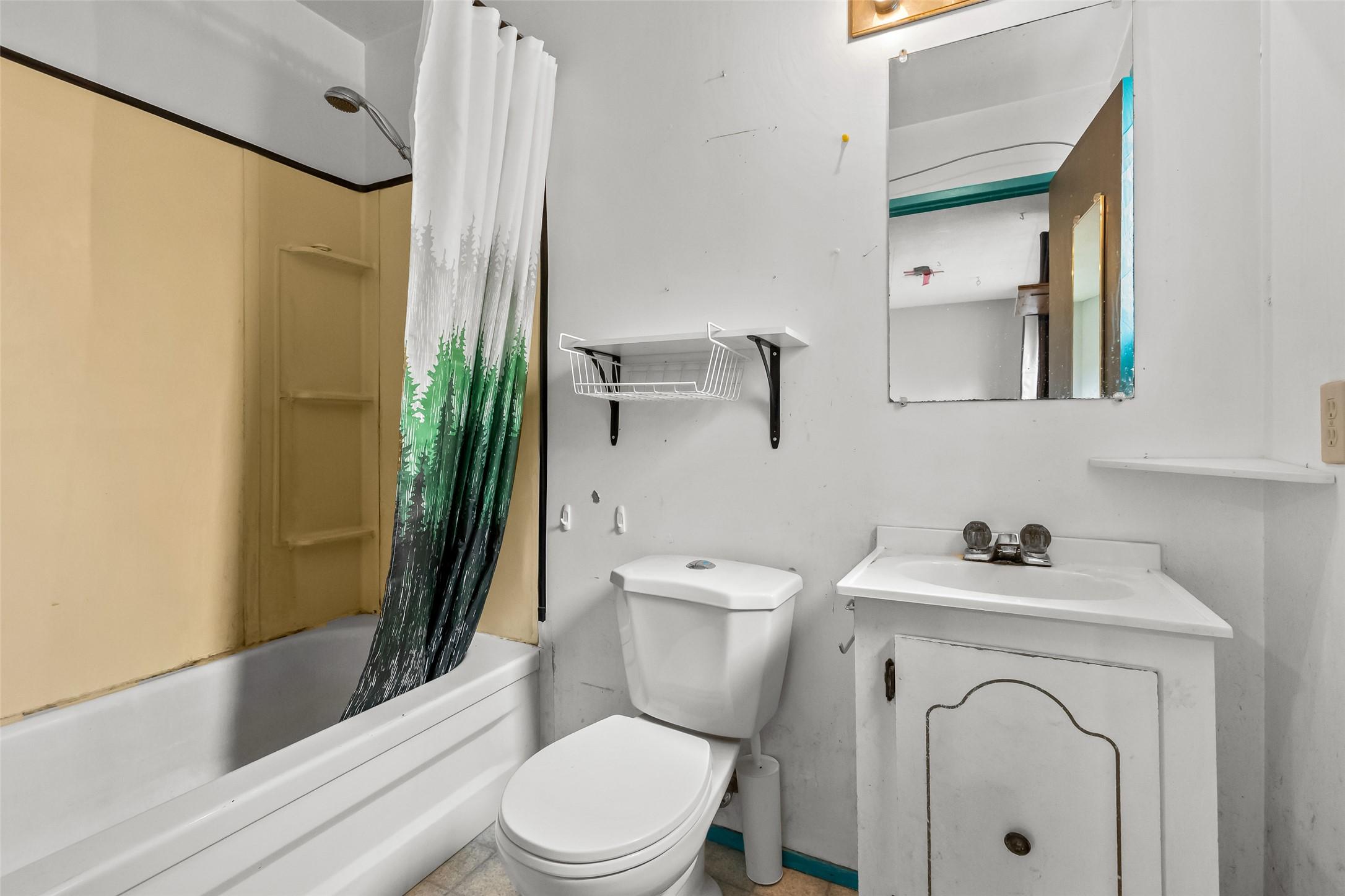 4484 3 Highway, Arrow Creek, BC - Indoor Photo Showing Bathroom