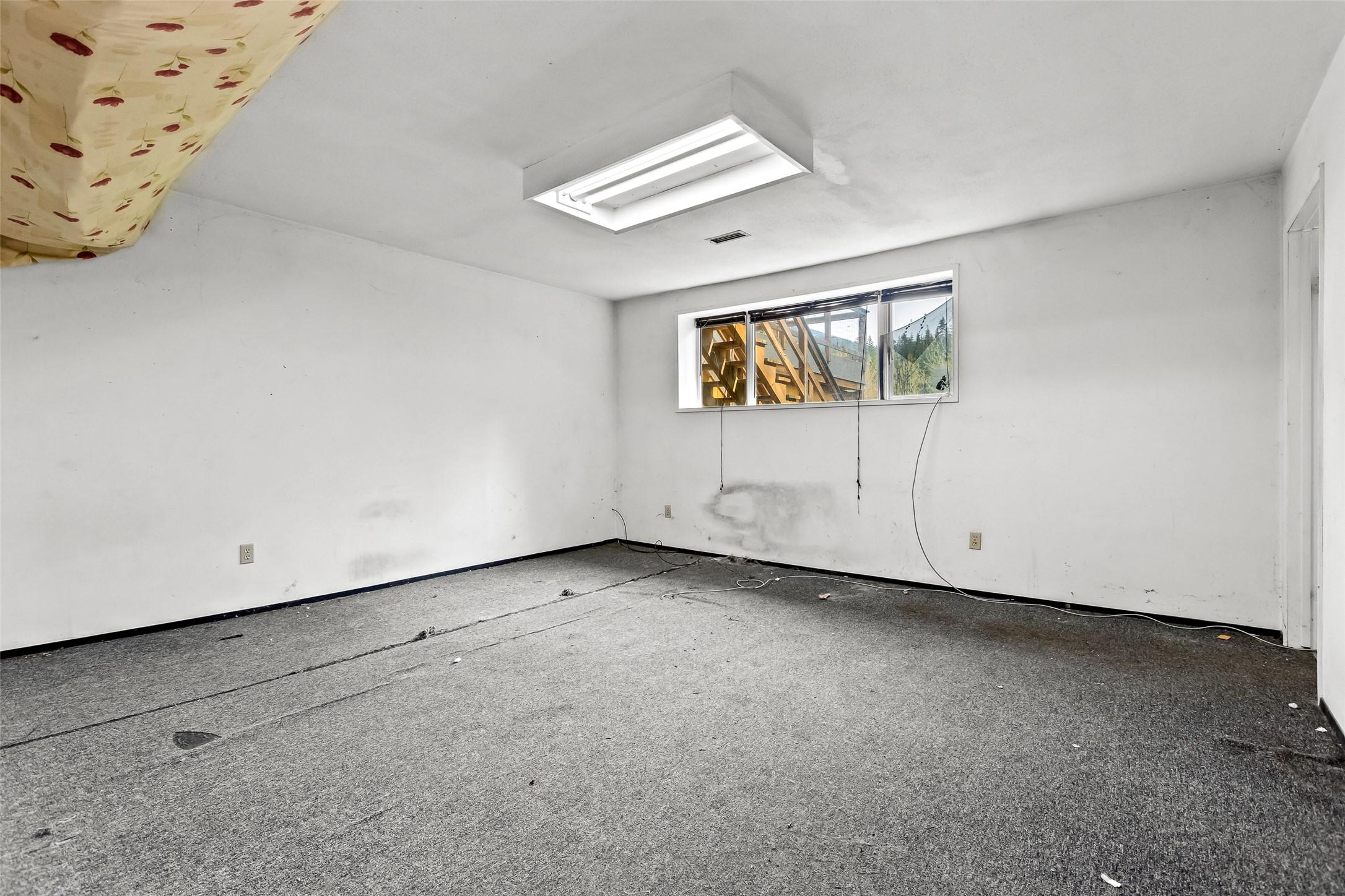 4484 3 Highway, Arrow Creek, BC - Indoor Photo Showing Other Room