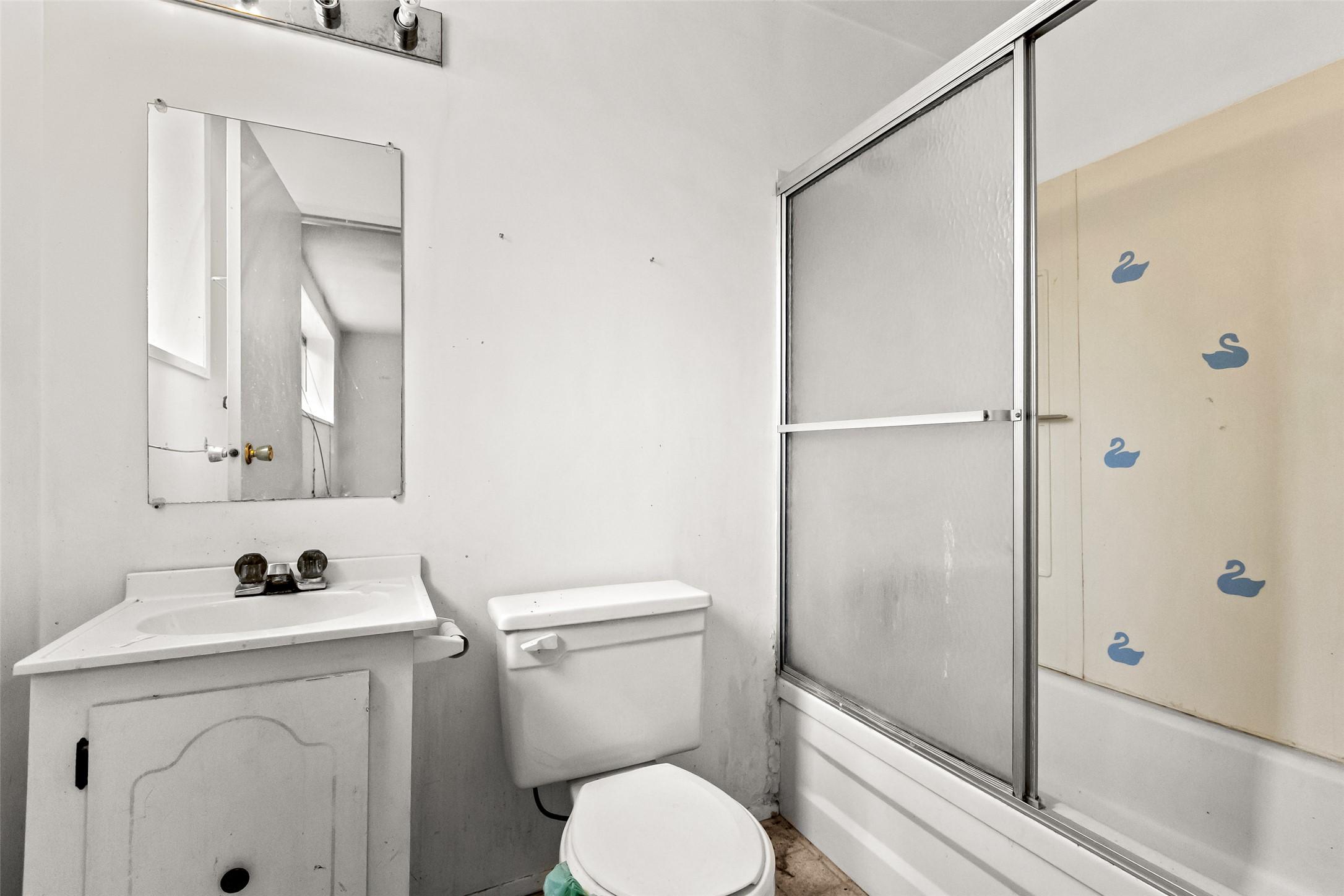 4484 3 Highway, Arrow Creek, BC - Indoor Photo Showing Bathroom