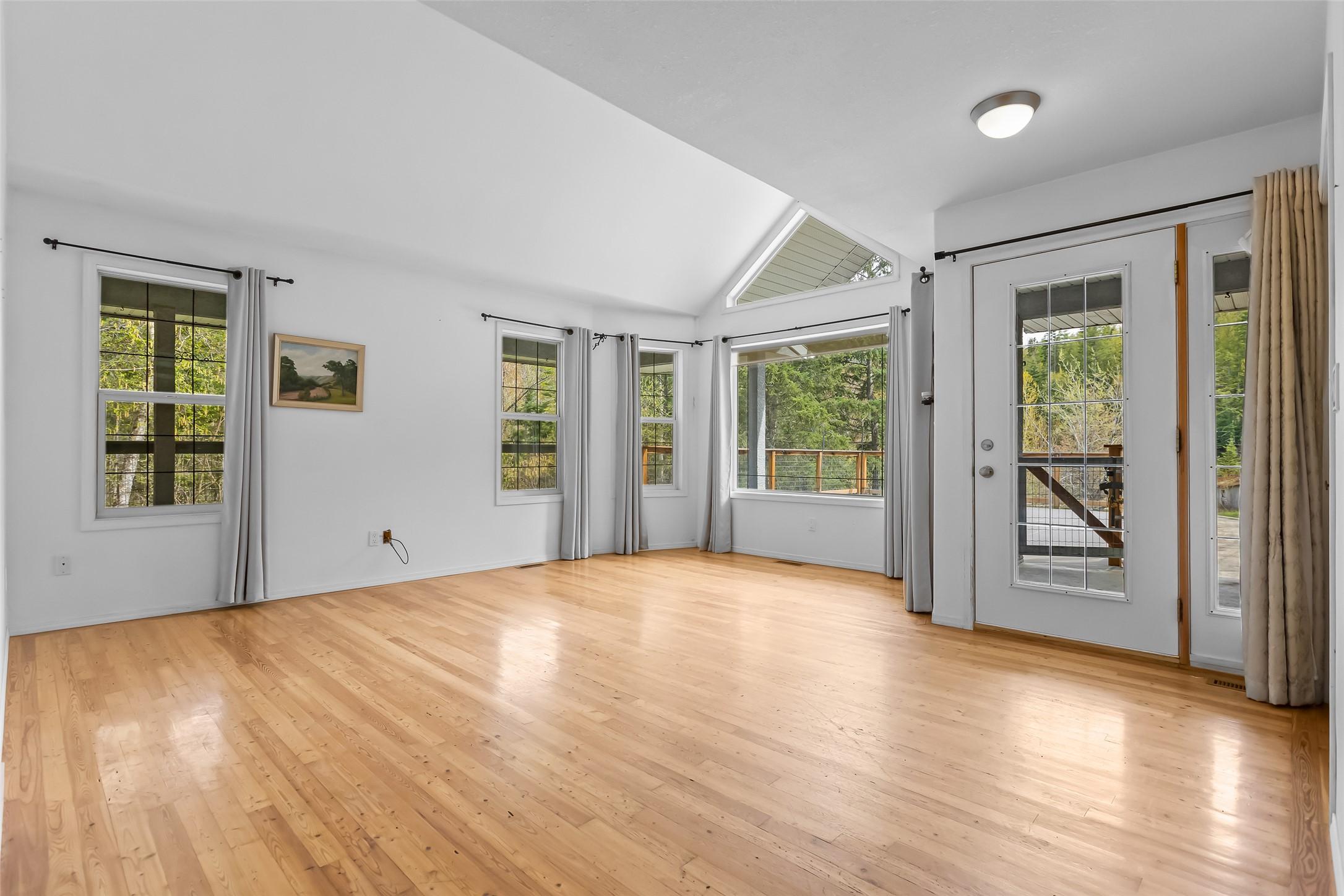 4484 3 Highway, Arrow Creek, BC - Indoor Photo Showing Other Room