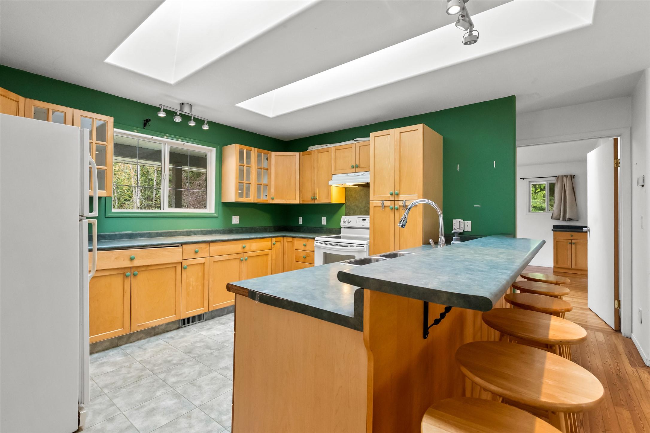 4484 3 Highway, Arrow Creek, BC - Indoor Photo Showing Kitchen With Double Sink