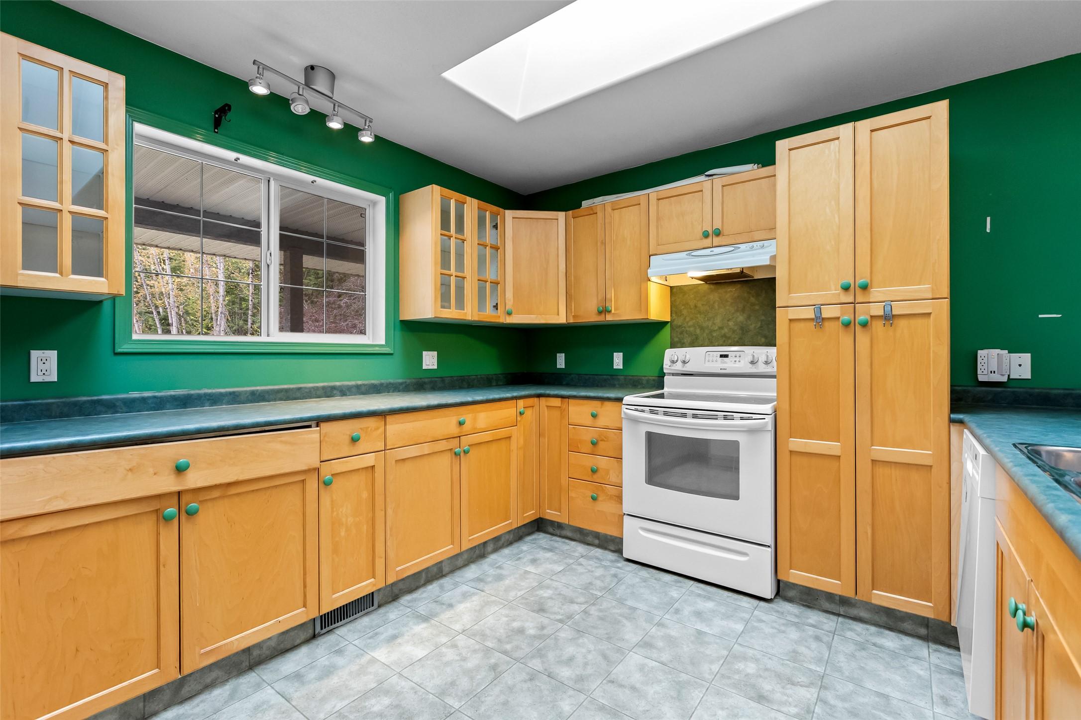4484 3 Highway, Arrow Creek, BC - Indoor Photo Showing Kitchen