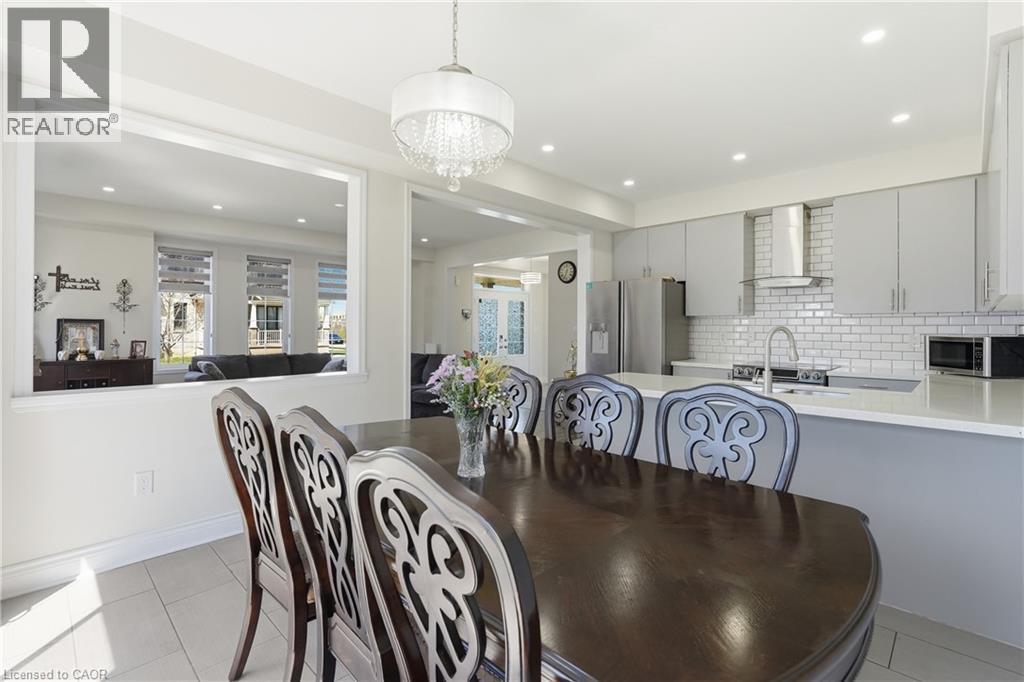 57 Thompson Road, Caledonia, ON - Indoor Photo Showing Dining Room