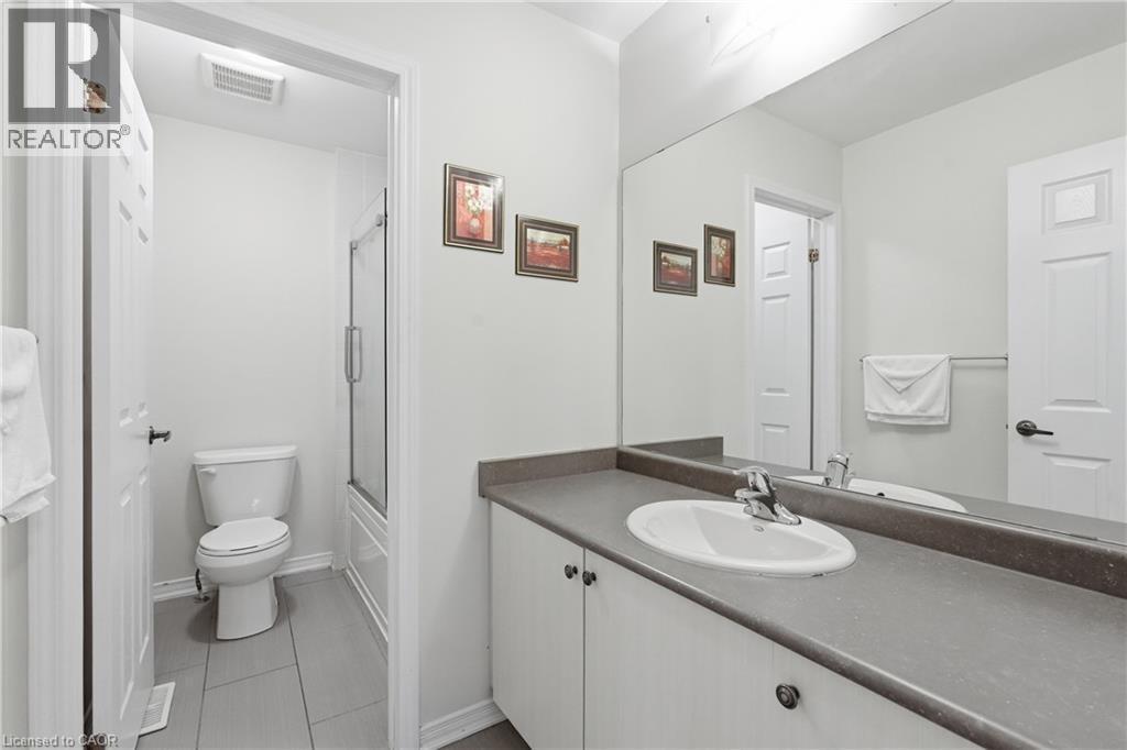 57 Thompson Road, Caledonia, ON - Indoor Photo Showing Bathroom