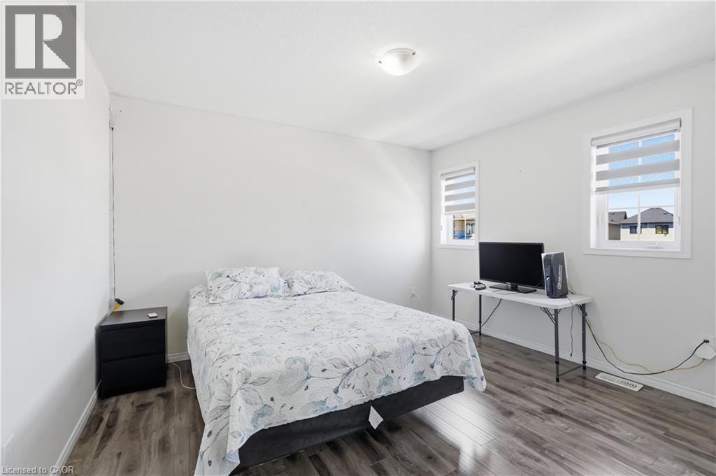 57 Thompson Road, Caledonia, ON - Indoor Photo Showing Bedroom