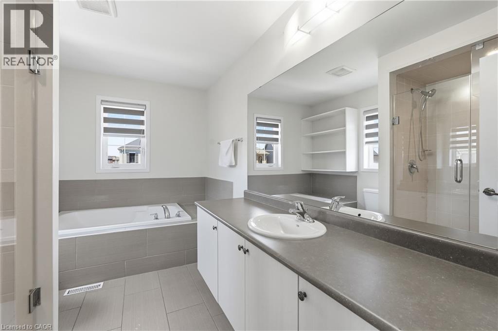 57 Thompson Road, Caledonia, ON - Indoor Photo Showing Bathroom