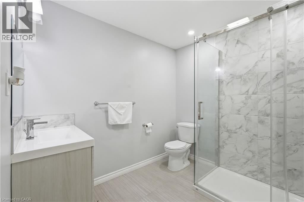 57 Thompson Road, Caledonia, ON - Indoor Photo Showing Bathroom