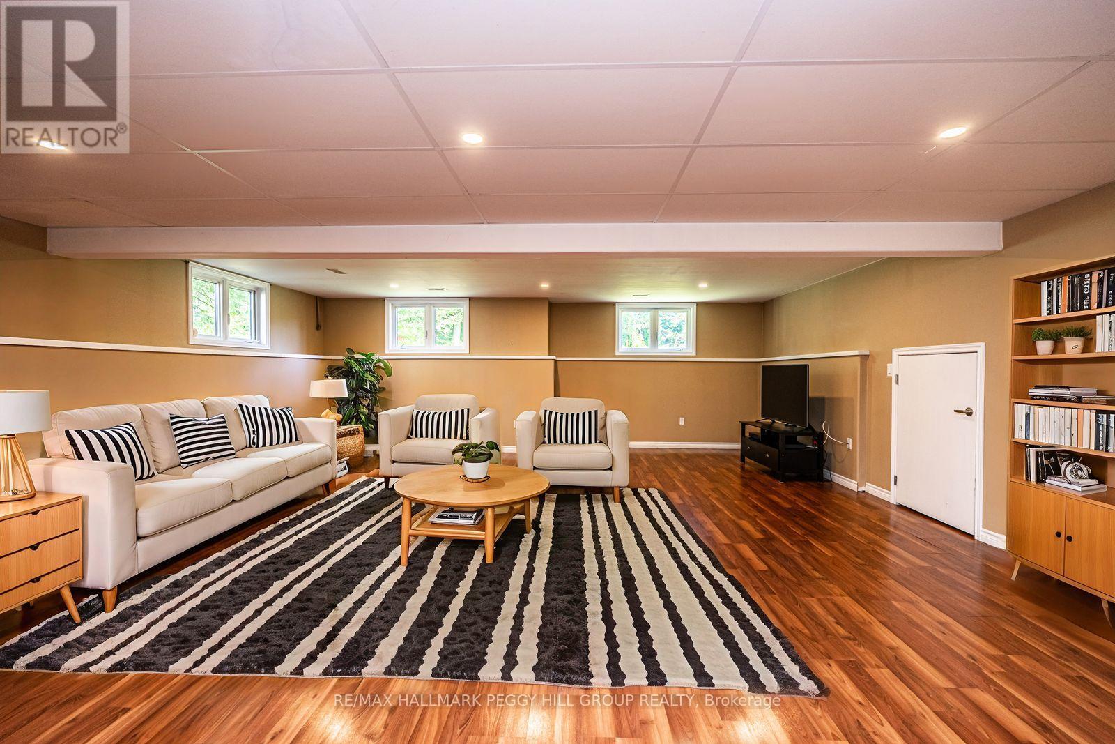 122 Trout Lane, Tiny, ON - Indoor