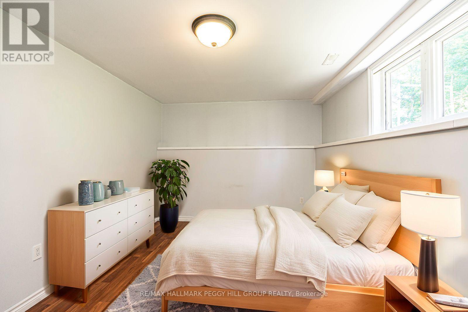 122 Trout Lane, Tiny, ON - Indoor Photo Showing Bedroom