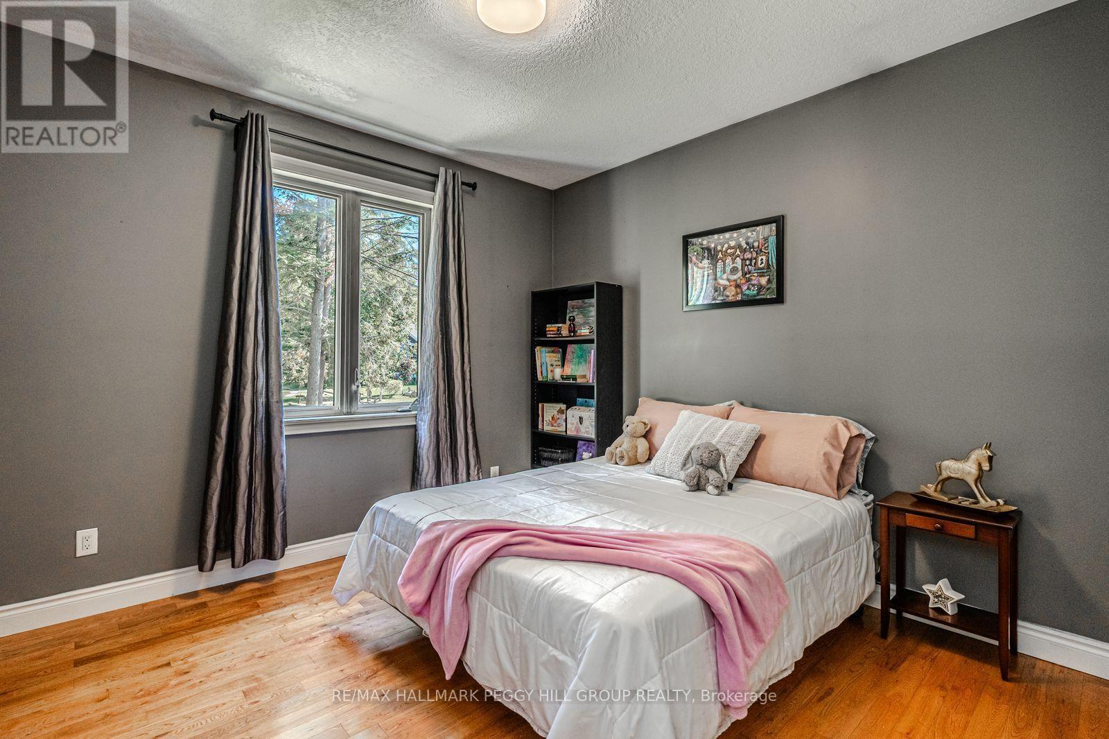 122 Trout Lane, Tiny, ON - Indoor Photo Showing Bedroom