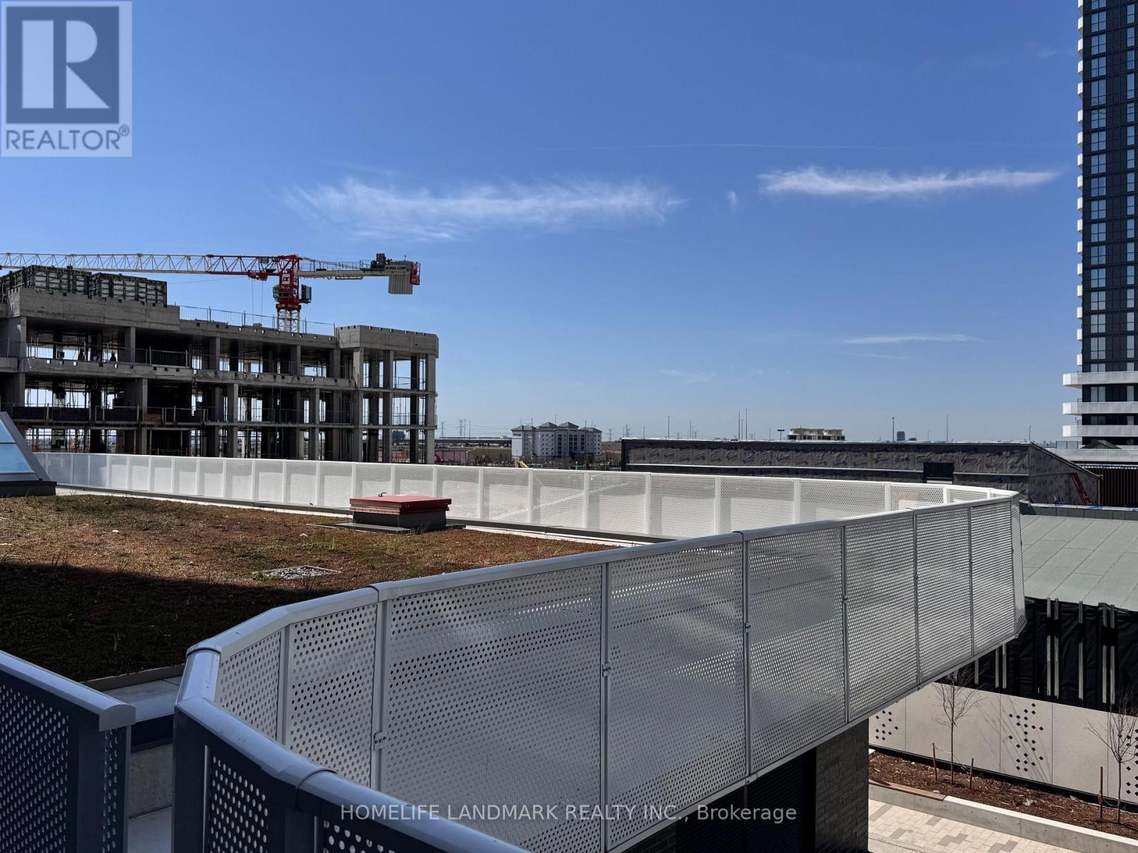 301 - 28 Interchange Way, Vaughan, ON - Outdoor