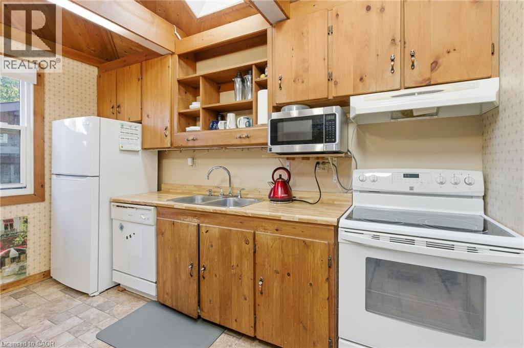 267 Thayer Avenue, Hamilton, ON - Indoor Photo Showing Kitchen With Double Sink