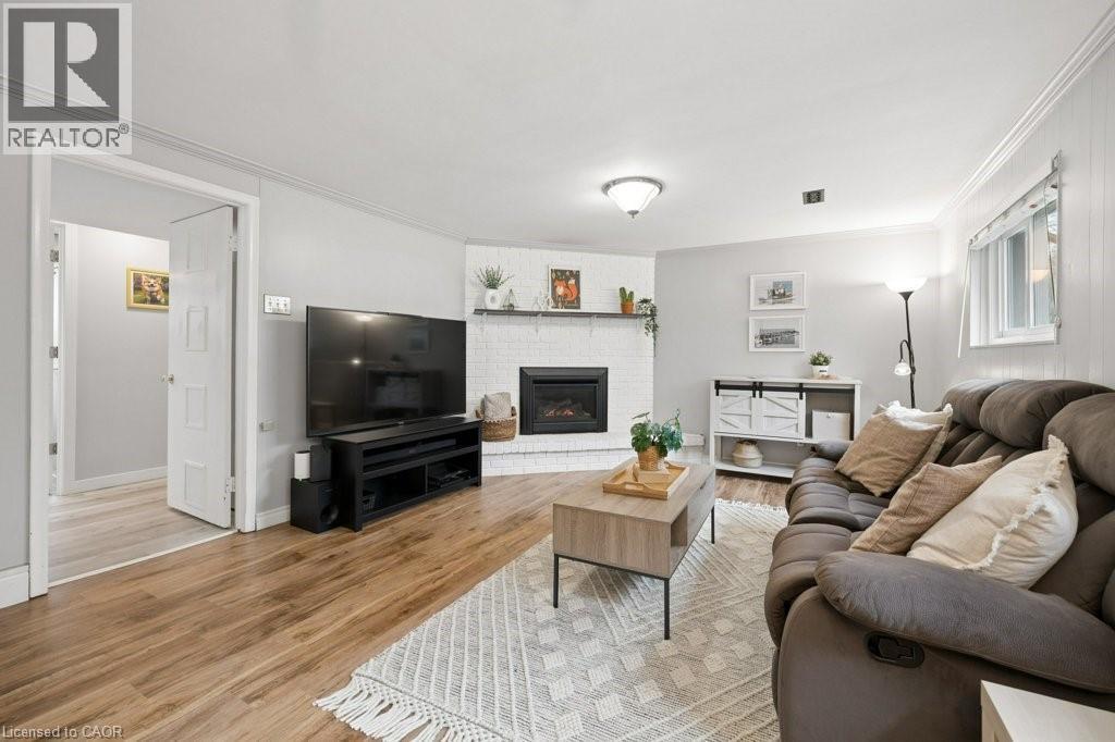 522 Glendene Crescent, Waterloo, ON - Indoor Photo Showing Living Room With Fireplace