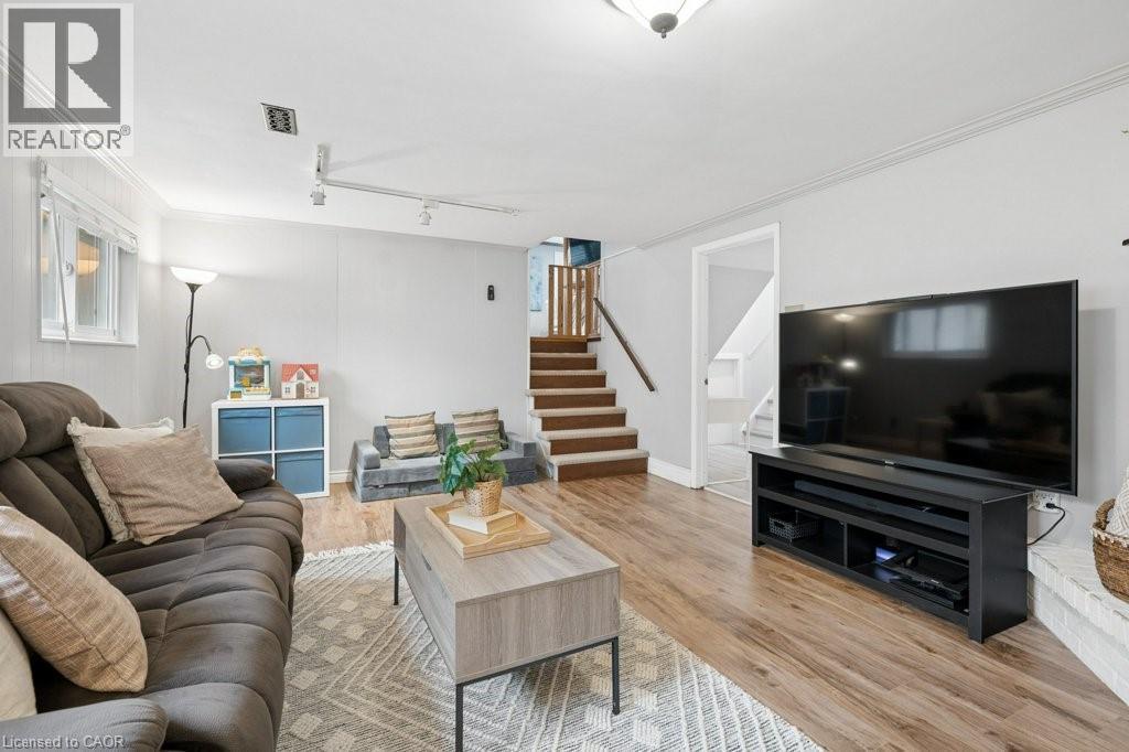 522 Glendene Crescent, Waterloo, ON - Indoor Photo Showing Living Room