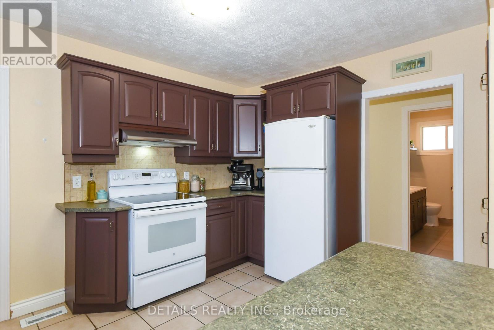 1222 Field Street, Ottawa, ON - Indoor Photo Showing Kitchen