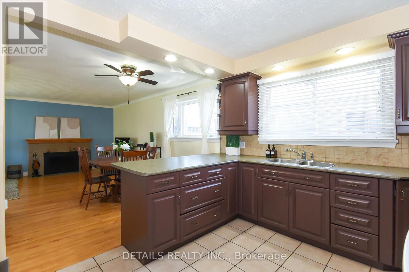 1222 Field Street, Ottawa, ON - Indoor Photo Showing Kitchen With Double Sink
