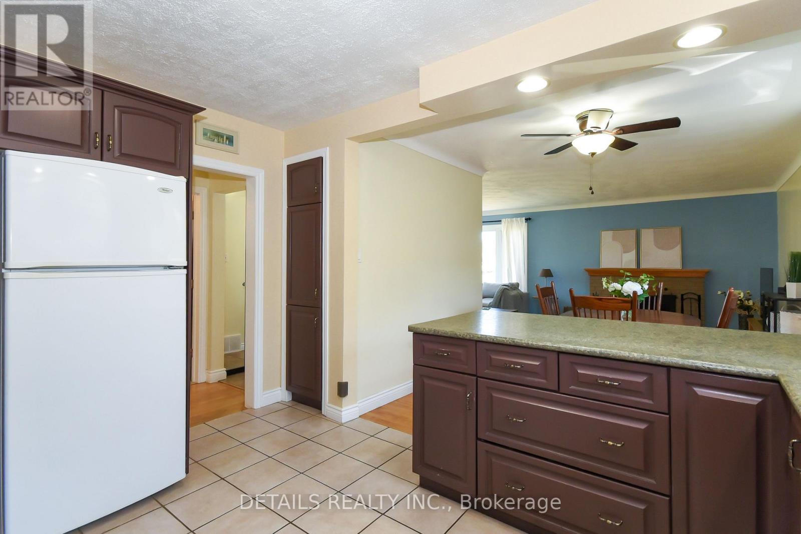 1222 Field Street, Ottawa, ON - Indoor Photo Showing Kitchen