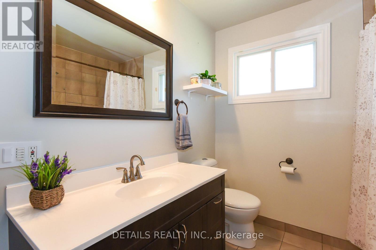 1222 Field Street, Ottawa, ON - Indoor Photo Showing Bathroom