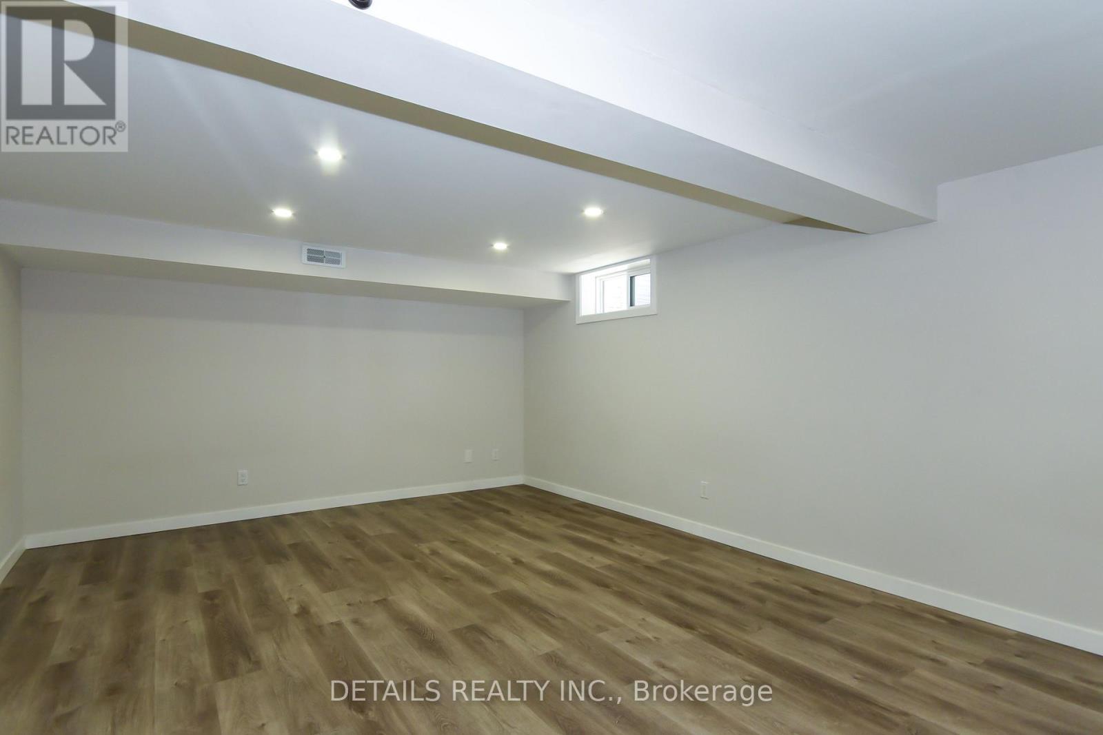 1222 Field Street, Ottawa, ON - Indoor Photo Showing Other Room