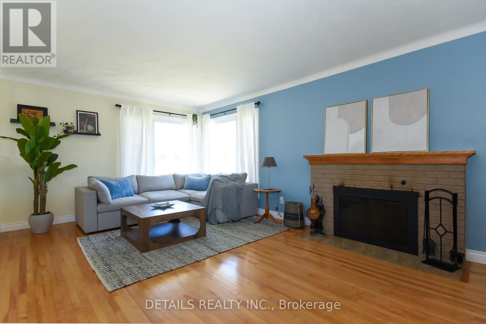 1222 Field Street, Ottawa, ON - Indoor Photo Showing Living Room With Fireplace