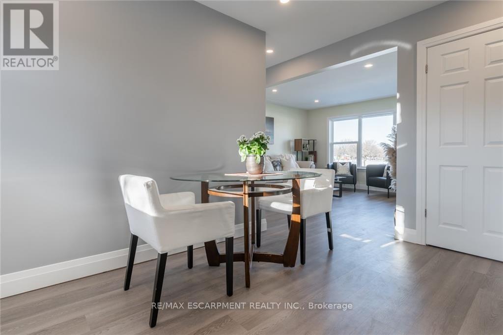 58 Sandalwood Avenue, Hamilton, ON - Indoor Photo Showing Dining Room