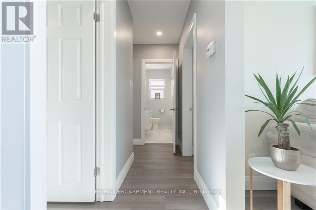 58 Sandalwood Avenue, Hamilton, ON - Indoor Photo Showing Other Room