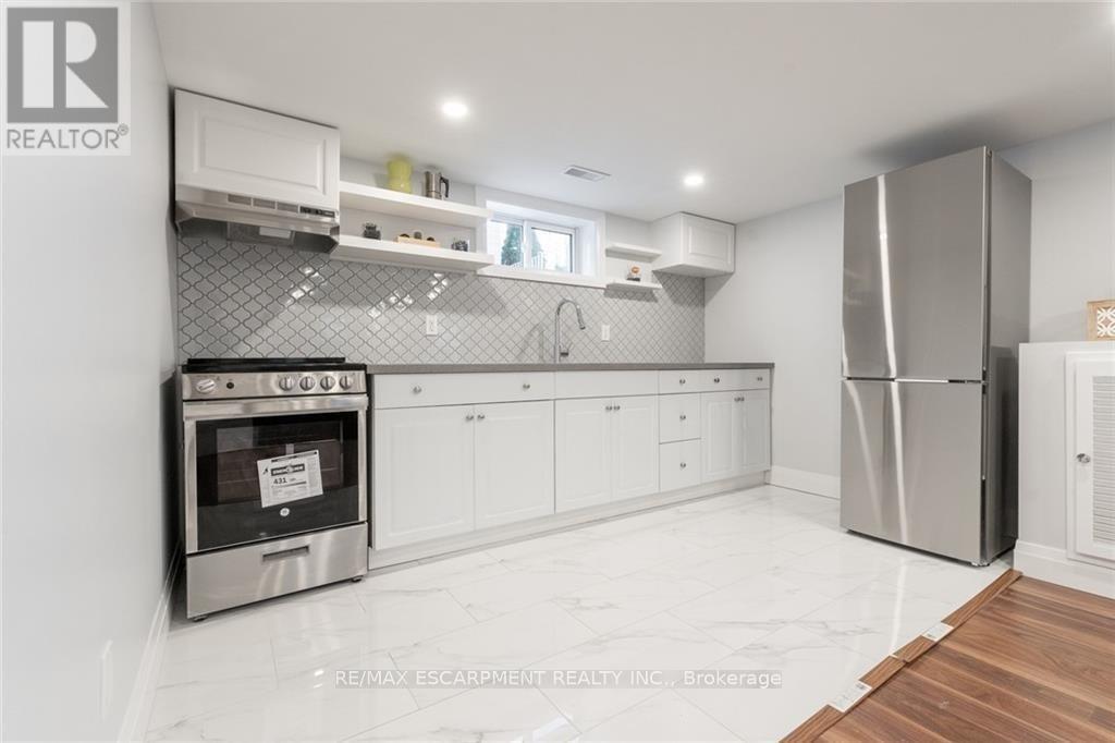 58 Sandalwood Avenue, Hamilton, ON - Indoor Photo Showing Kitchen