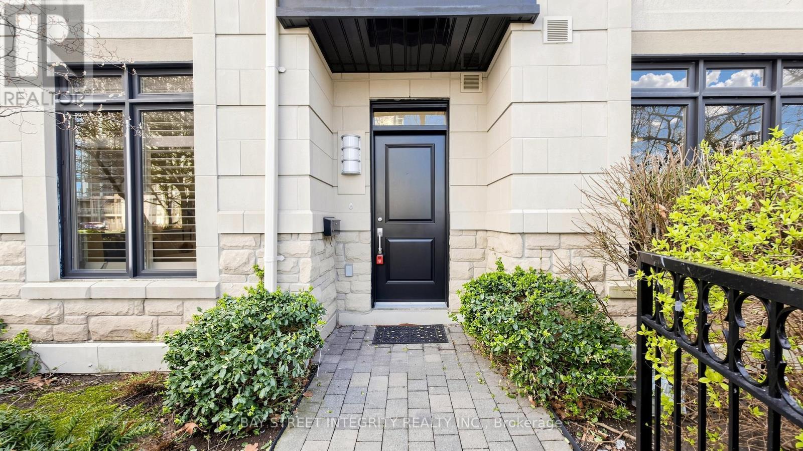 Th36 - 9 Oakburn Crescent, Toronto, ON - Outdoor