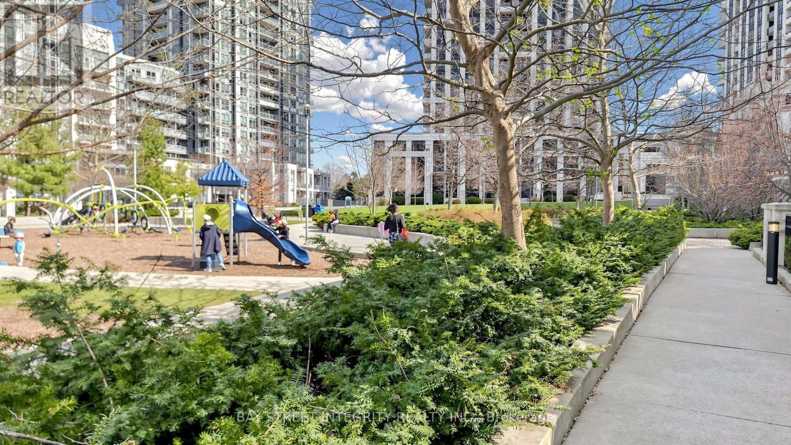 Th36 - 9 Oakburn Crescent, Toronto, ON - Outdoor