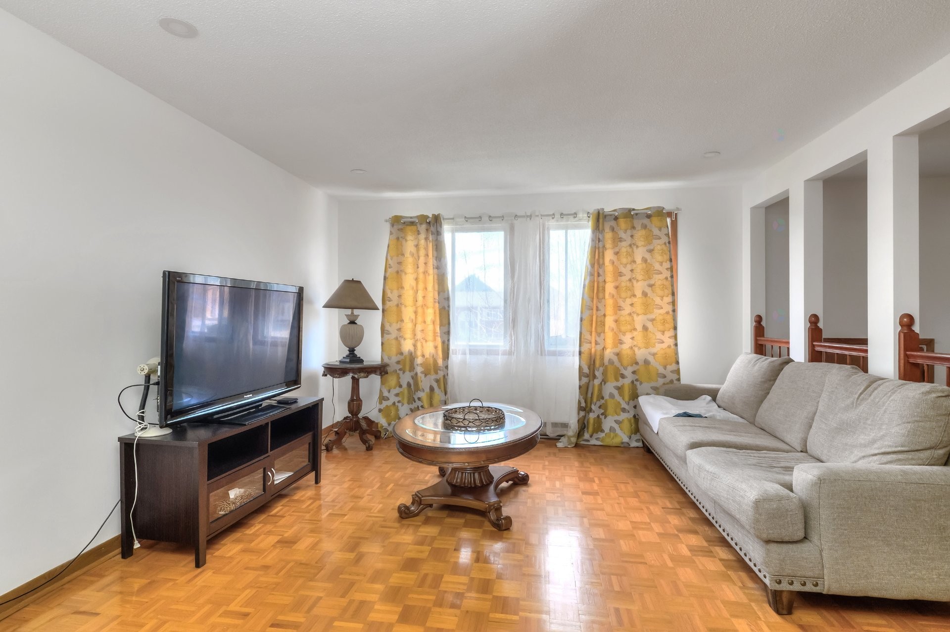 Living Room - 2510 Boul. Napoléon, Brossard, QC - Indoor Photo Showing Living Room