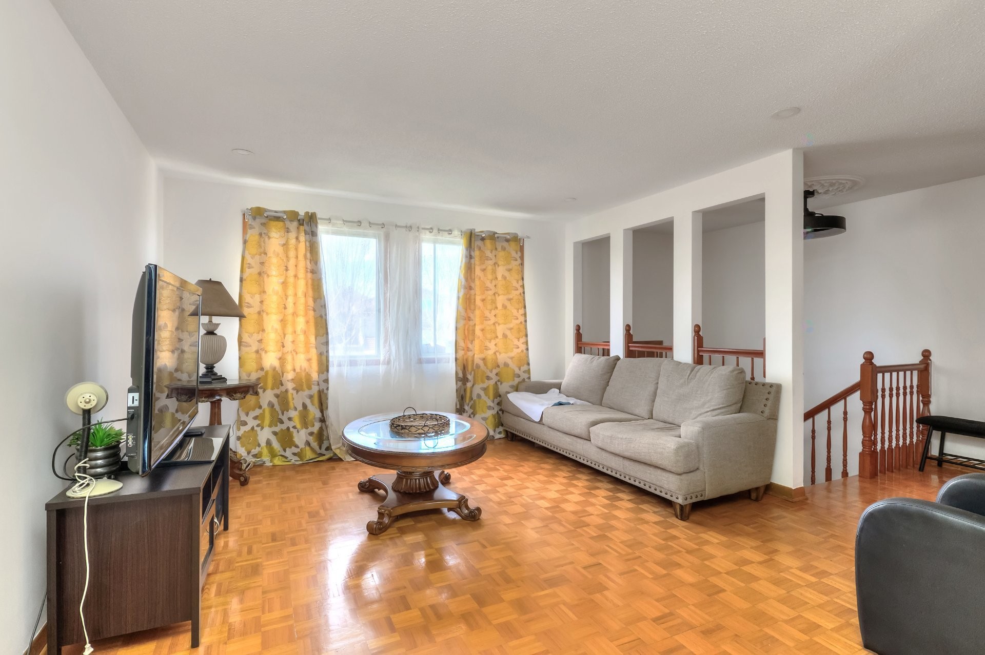 Living Room - 2510 Boul. Napoléon, Brossard, QC - Indoor Photo Showing Living Room
