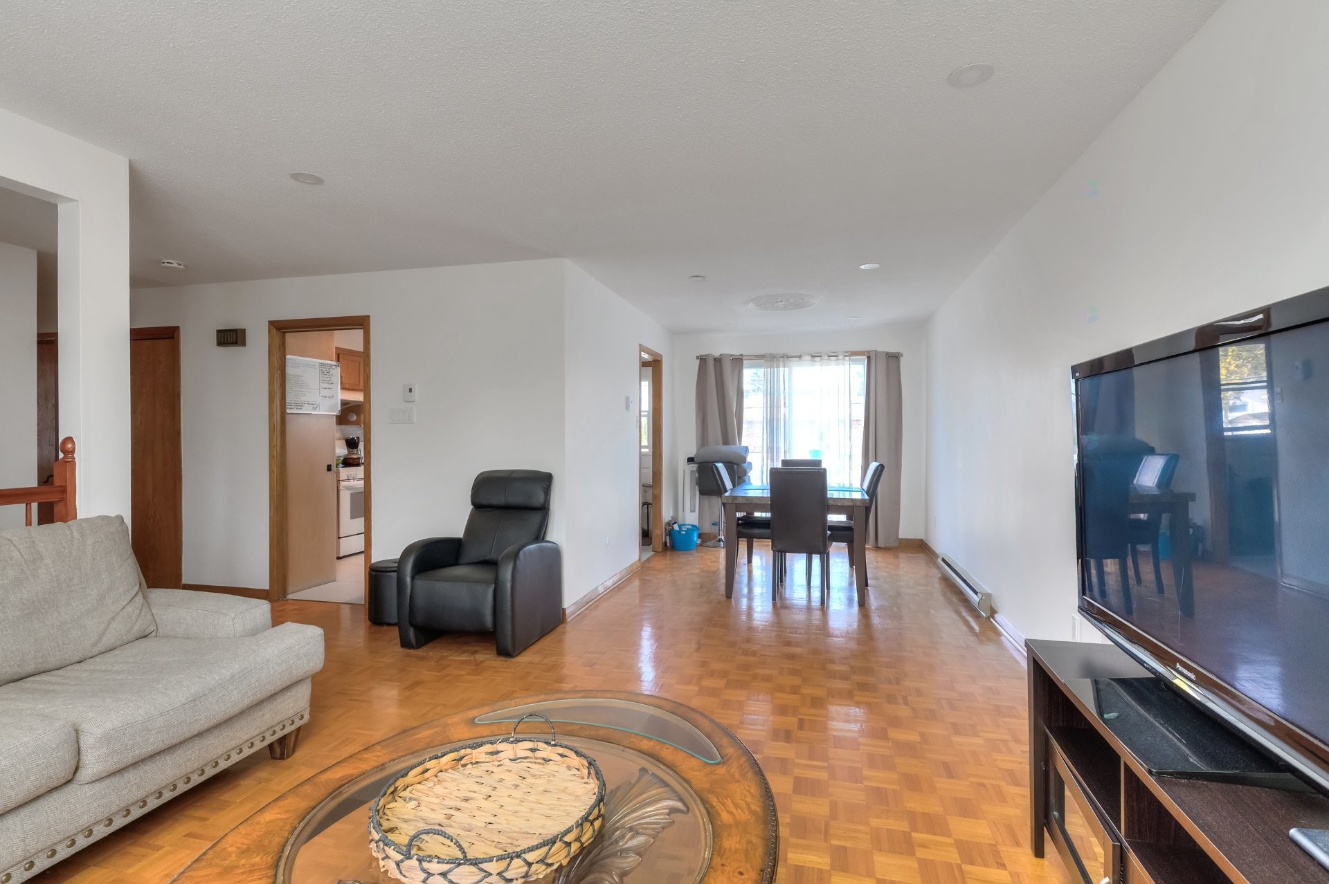 Overall view - 2510 Boul. Napoléon, Brossard, QC - Indoor Photo Showing Living Room