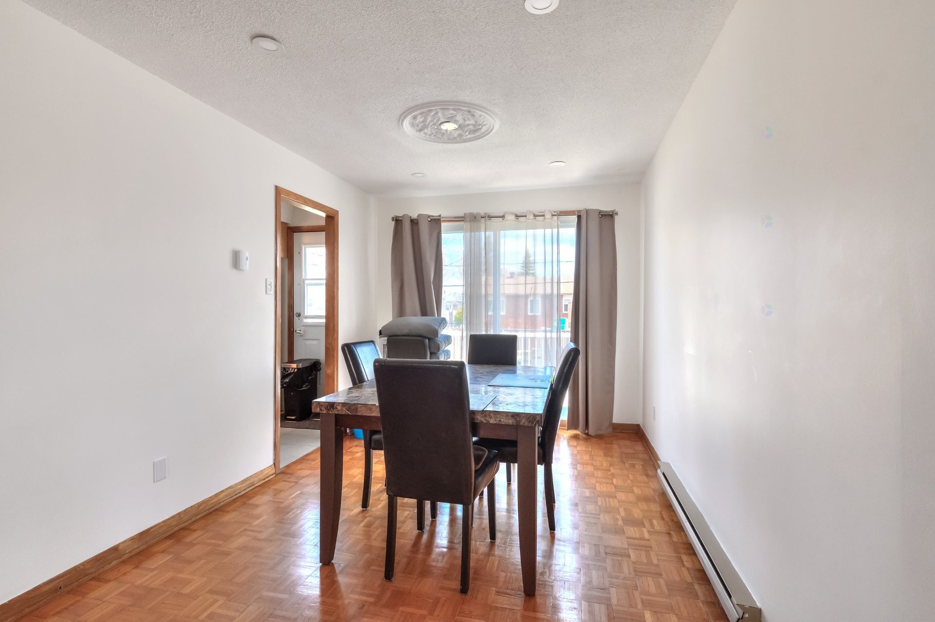 Dining Room - 2510 Boul. Napoléon, Brossard, QC - Indoor Photo Showing Dining Room