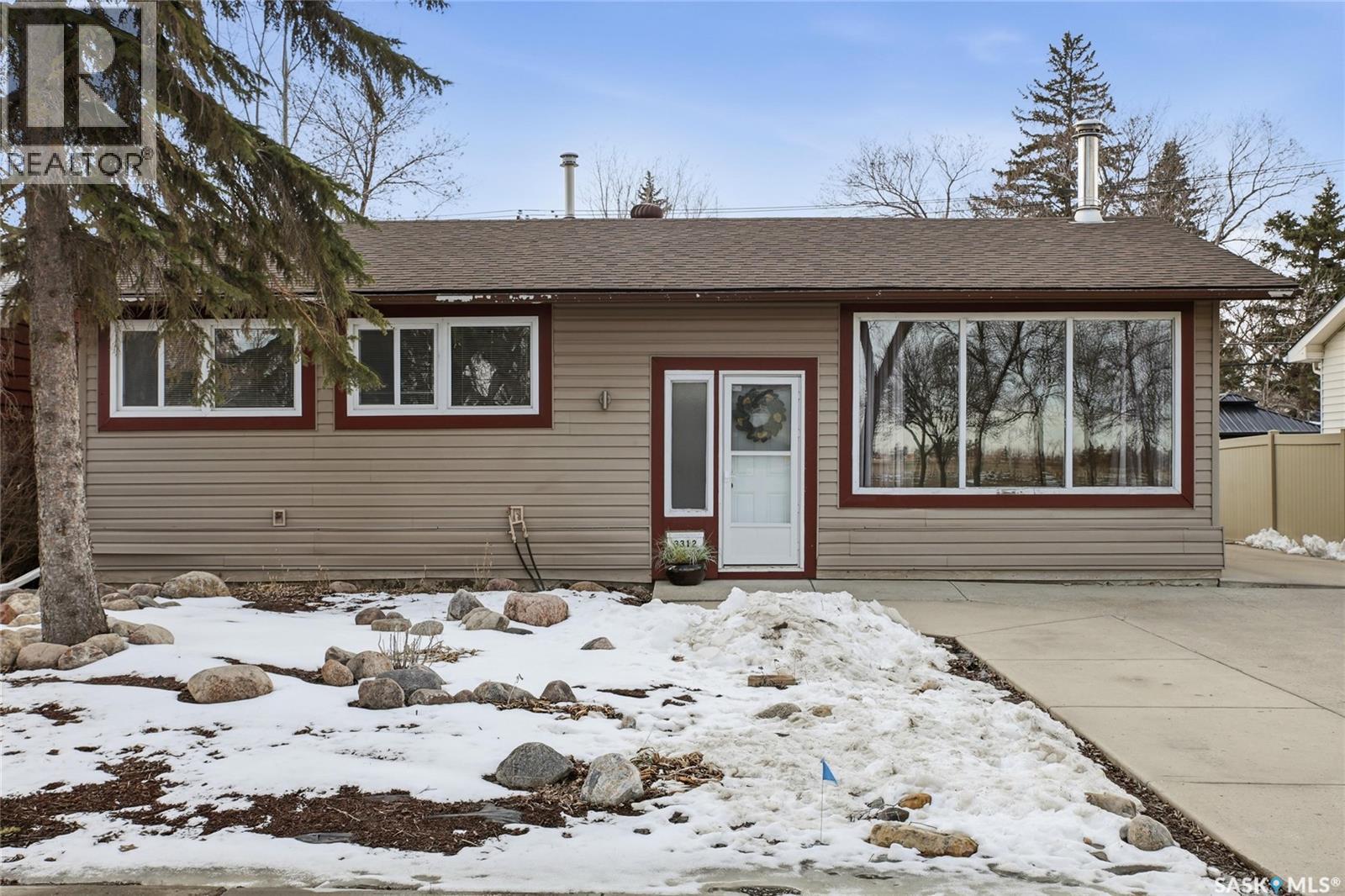 3312 Grant Road, Regina, SK - Outdoor
