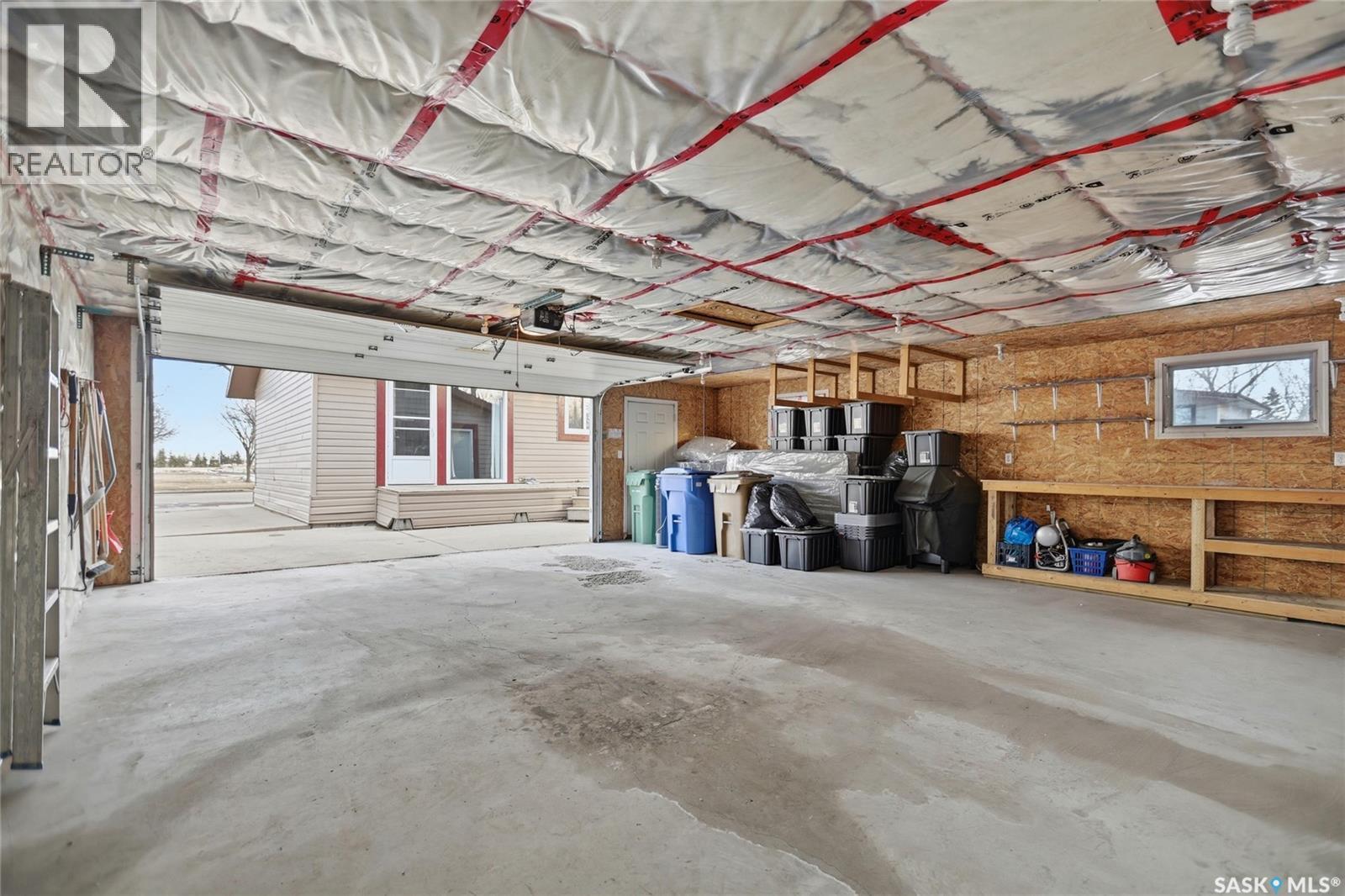 3312 Grant Road, Regina, SK - Indoor Photo Showing Garage