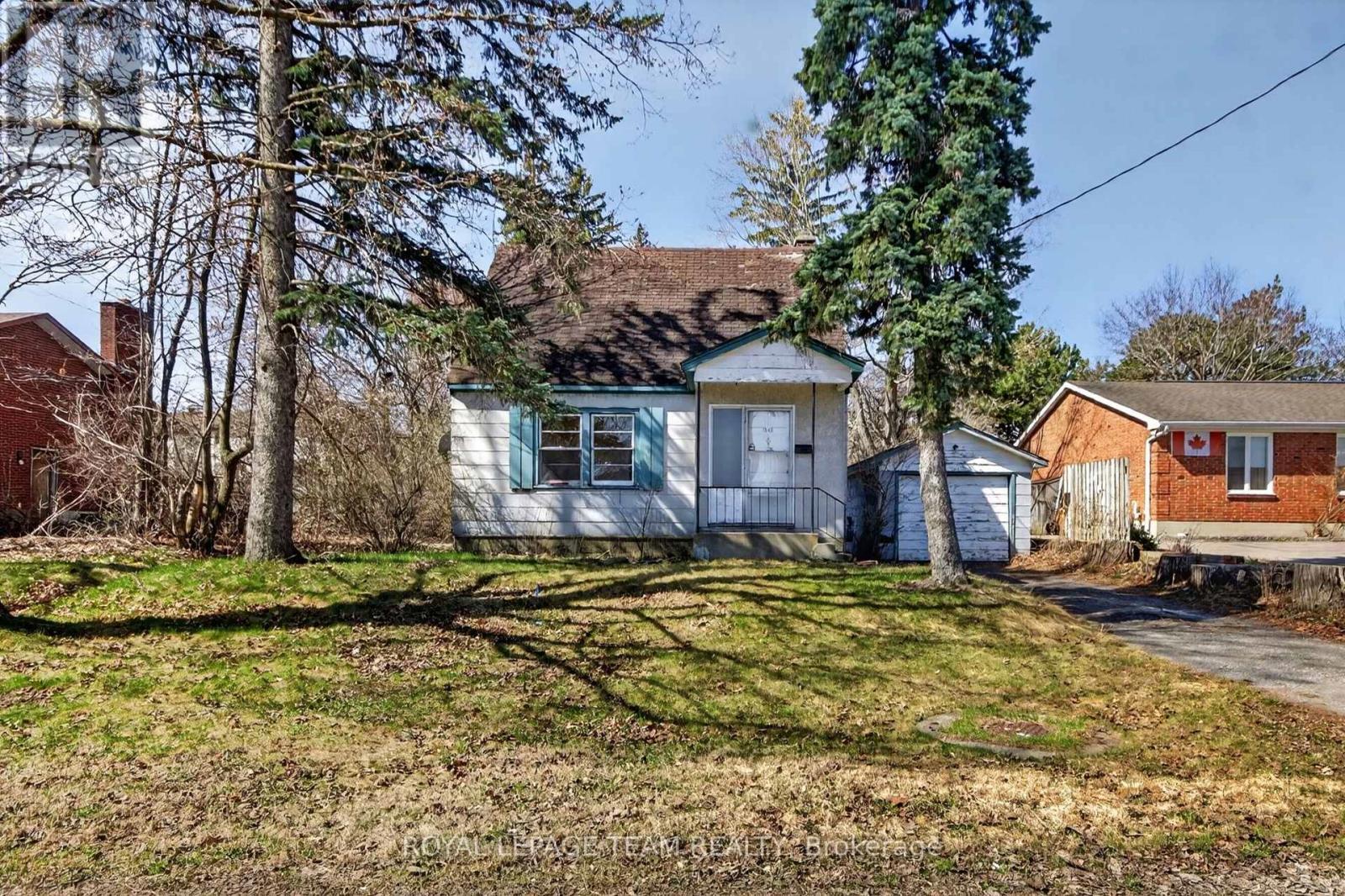 1548 Ortona Avenue, Ottawa, ON - Outdoor