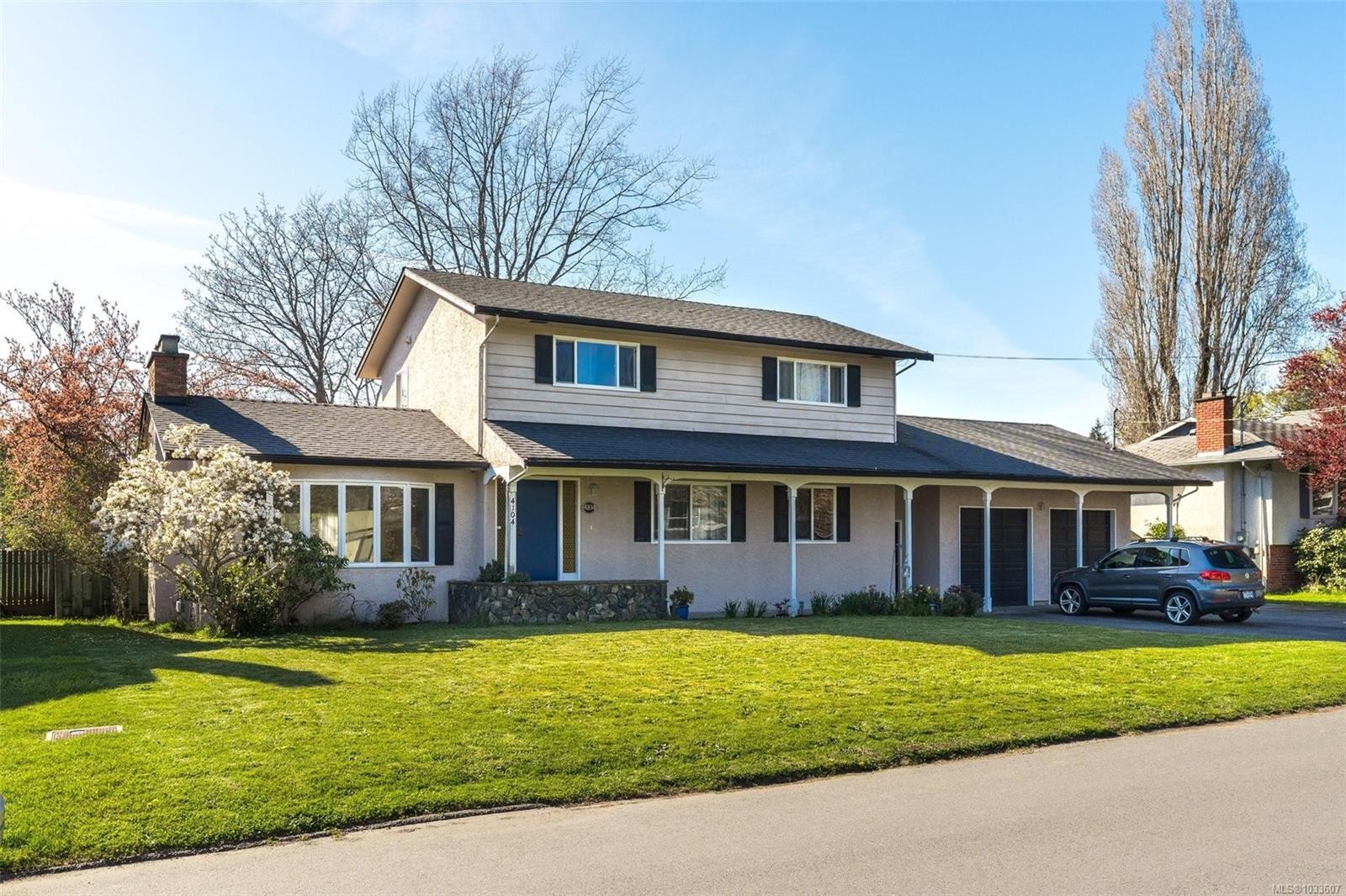 4104 Longview Dr, Saanich, BC
